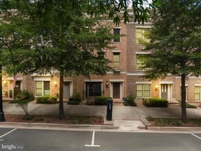 Building Photo - 1521 16th Rd N