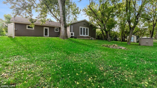 Building Photo - 4 br, 2 bath House - 403 Elm Street