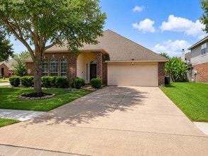 Building Photo - 5817 Village Grove Dr