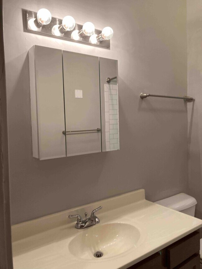 Building Photo - 3241 Jefferson Ave