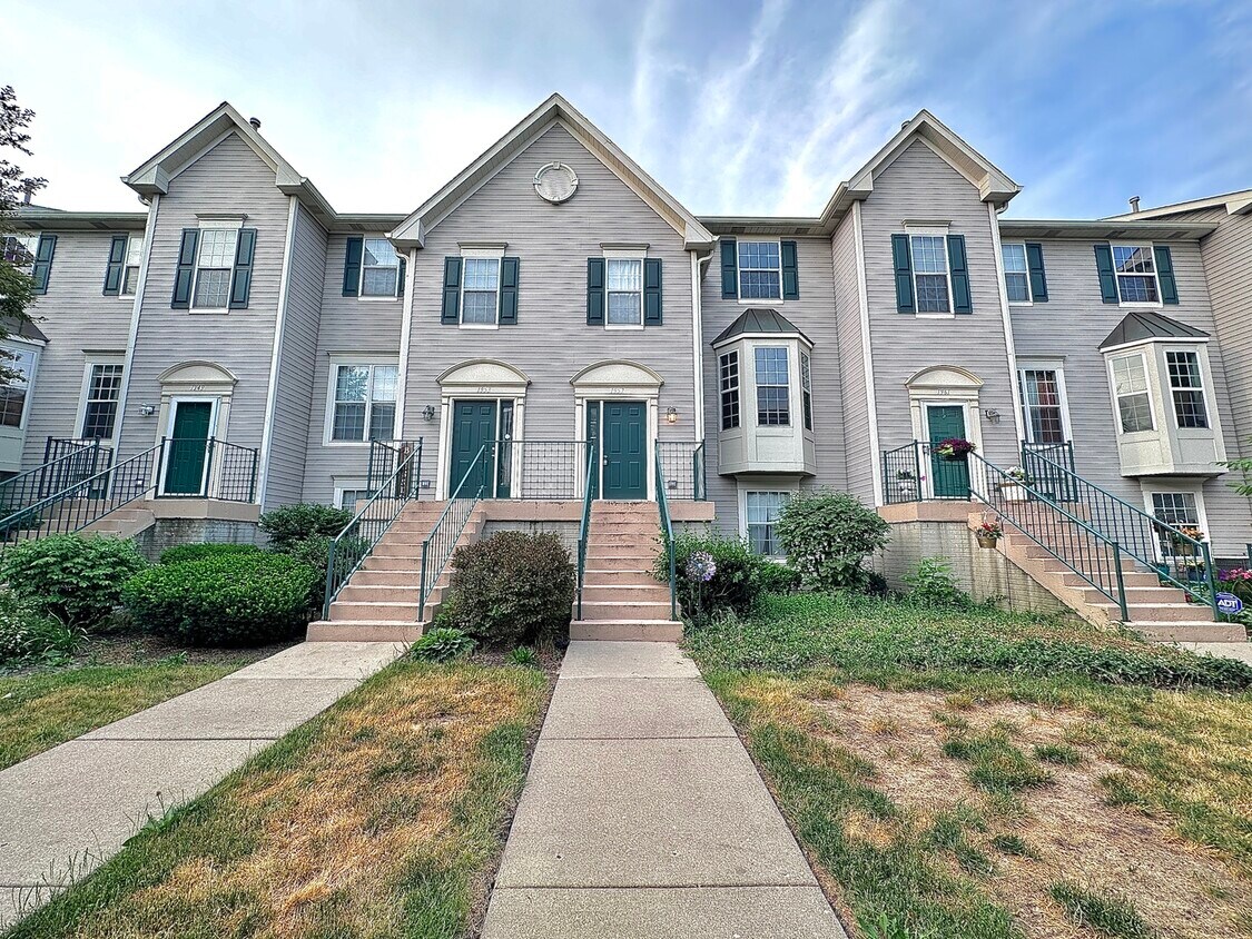 1957 Grandview Pl, Montgomery, IL 60538 Townhome Rentals in