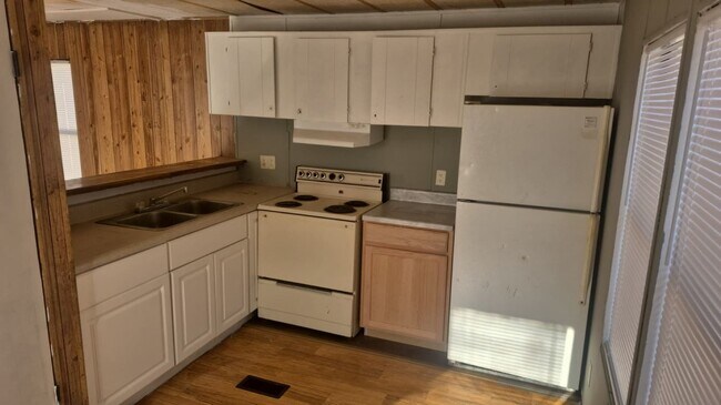 Foto del edificio - Cozy & Clean Home with Rustic Wood Accents – 123 McKinley Lot 2