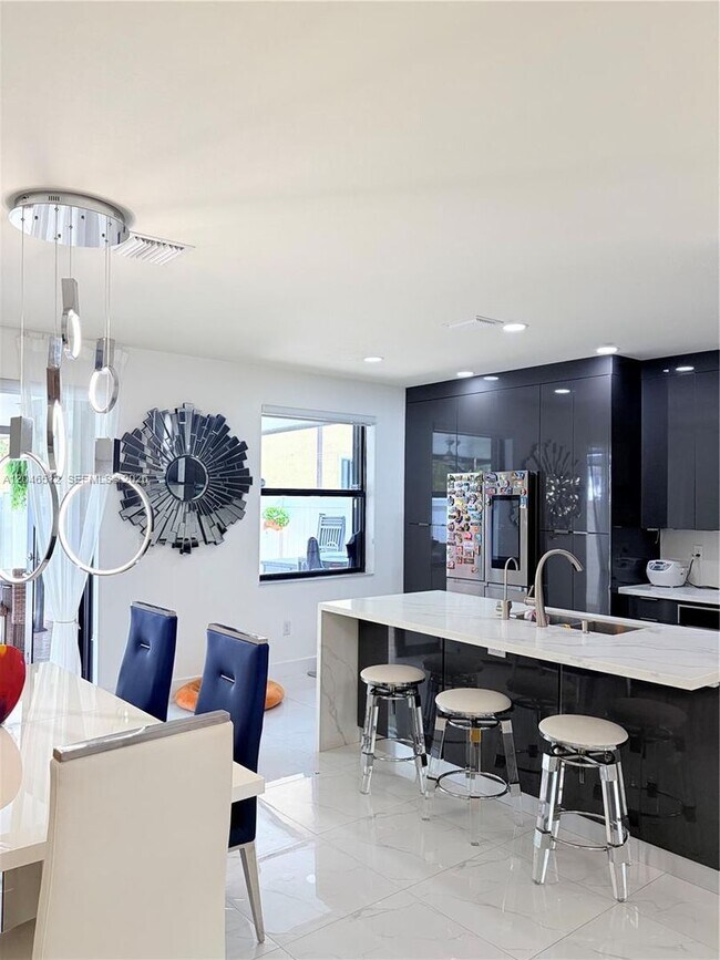 Foto del edificio - 3409 W 92nd Pl