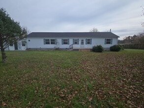 Building Photo - 124 Lake Ln