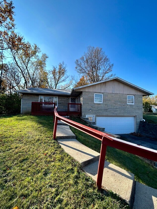 West Side Home AVAILABLE NOW!!!! House Rental in Bloomington, IN