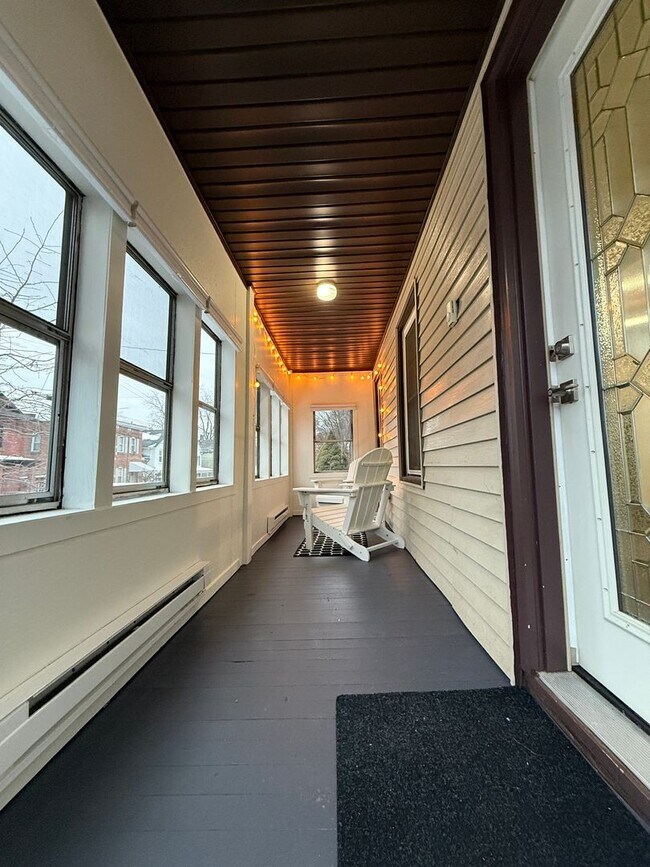 Foto del edificio - Walk to the Waterfront!|2BR Single-Family with Private Yard!