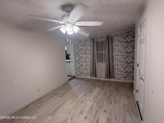 Foto del edificio - 10616 Oak St