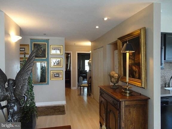 Building Photo - 5213 Le Parc Dr
