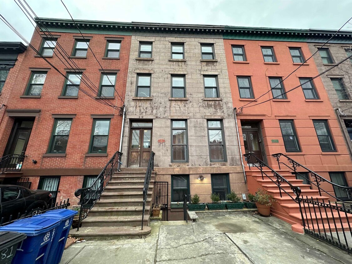 Primary Photo - 281 4th St