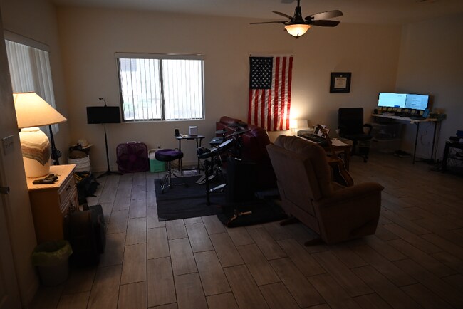 Foto del edificio - 457 Turtleback Rd