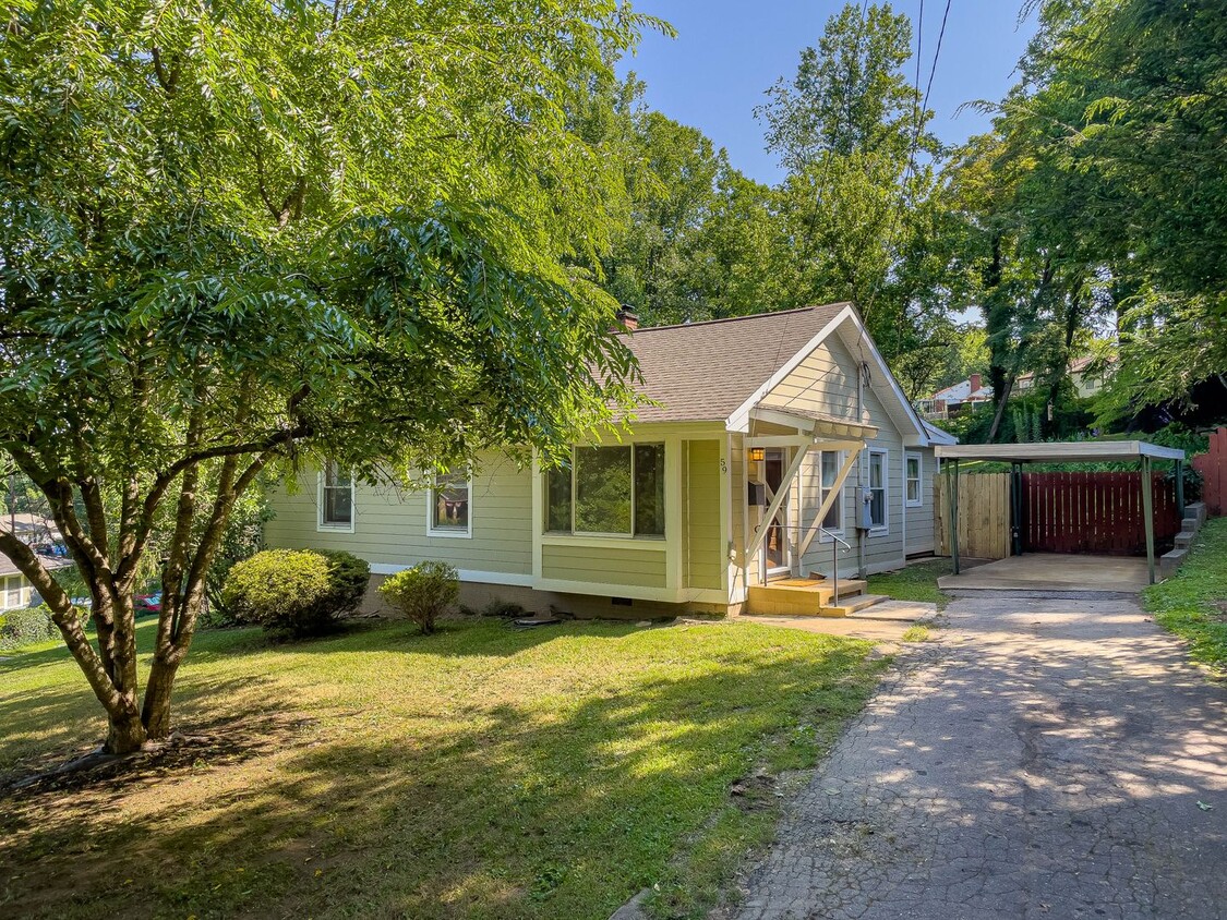 Primary Photo - Elegant Three-Bedroom in West Asheville