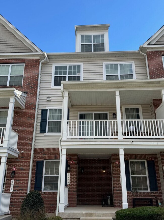 Foto del edificio - Beautiful Penn Square Townhome in Lansdale...
