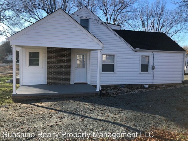 Building Photo - 4 br, 2 bath House - 1334 North Mebane St
