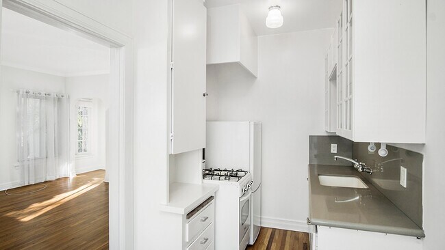 Building Photo - 933 Ocean Ave