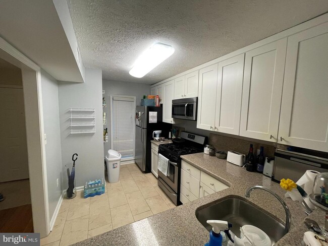Building Photo - 7752 Willow Point Dr