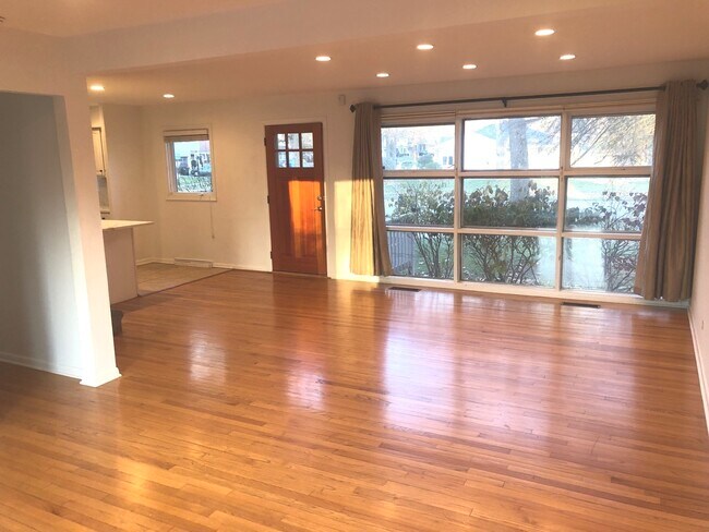 Foto del edificio - 918 Meadow Rd