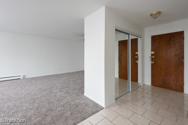 Building Photo - 1301 S Finley Rd