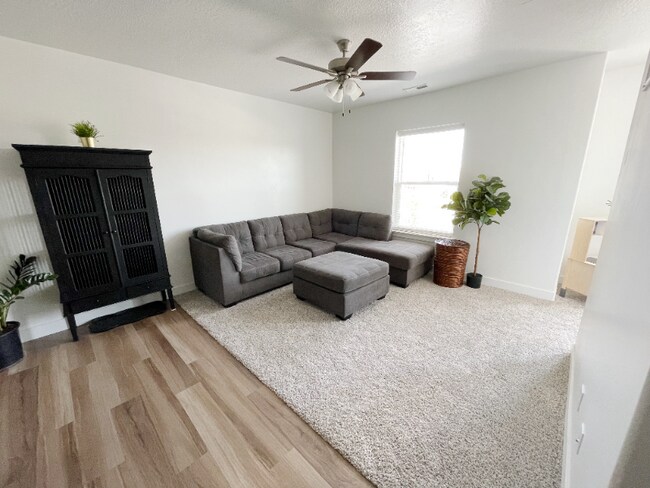Photo - 5232 W Cannavale Ln (Herriman, UT) Apartment