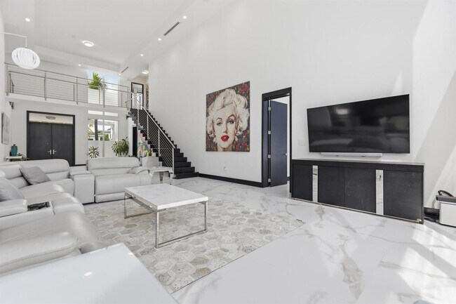 Foto del edificio - 284 NE 7th St