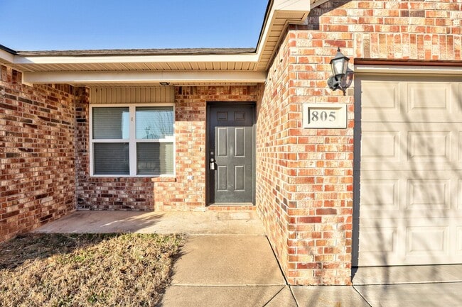 Building Photo - 3 Bed 2 Bath with Open Floor Plan in MWC