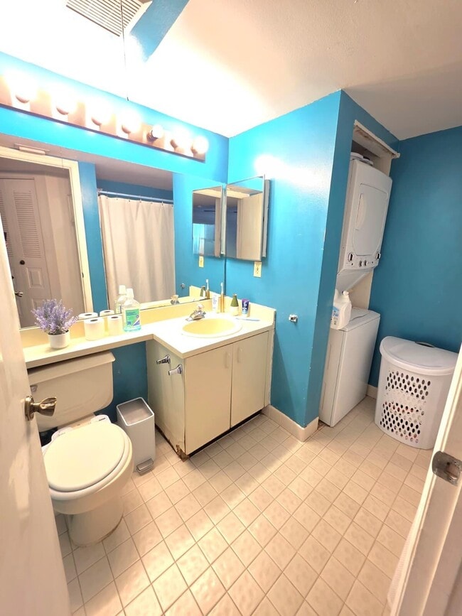 Foto del edificio - 4709 Lucerne Lakes Blvd E
