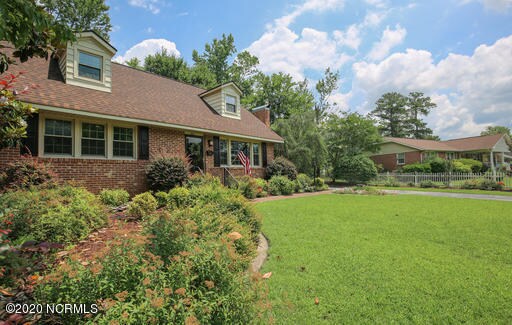 Building Photo - 901 Daniel Dr