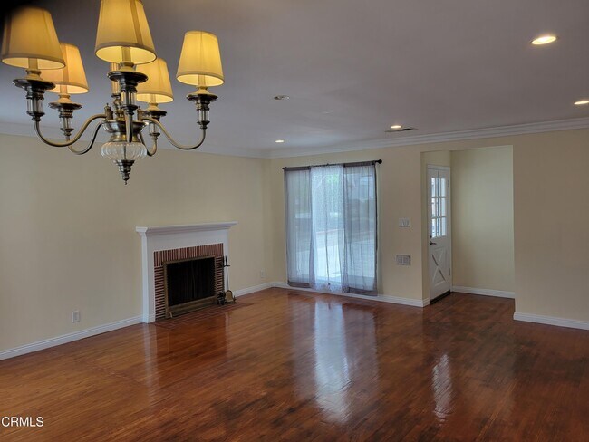 Building Photo - 2515 Pine Valley Dr
