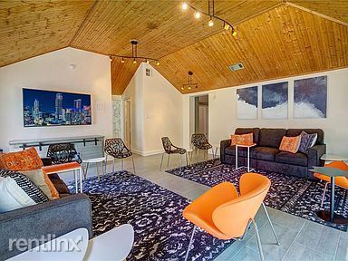 Foto del edificio - 2104 Kenwood Ave