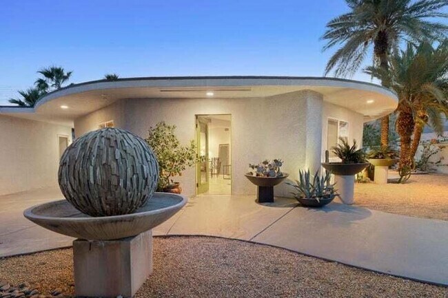 Building Photo - 53533 Avenida Mendoza
