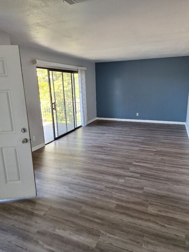 Building Photo - **Move in Special**,  2 Bed / 2 Bath in th...