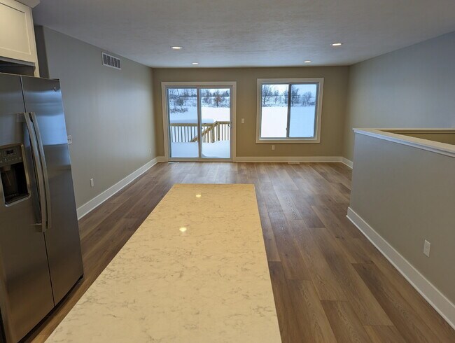Foto del edificio - Recently Built 4 Bedroom, 2.5 Bath Duplex in Grandville