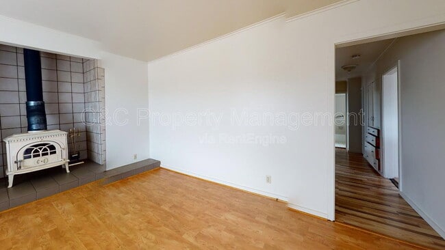 Foto del edificio - 281 Pine Ave