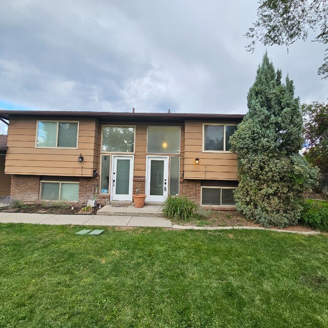 Foto del edificio - 922-928 E Fairclough Dr