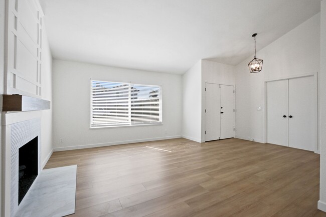 Foto del edificio - Immaculately Rehabbed Home in Fountain Valley