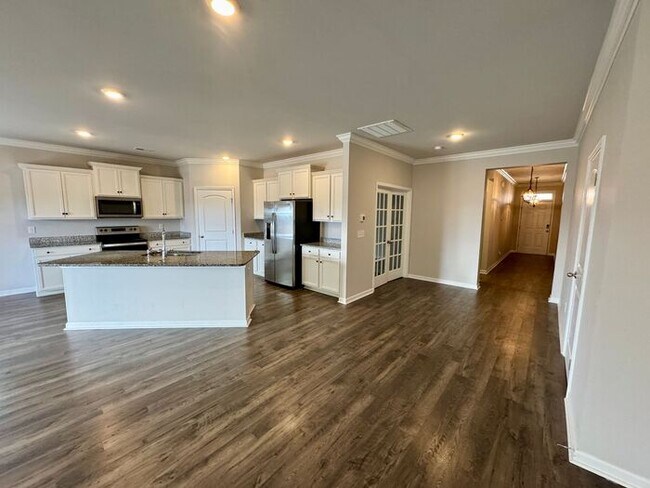 Building Photo - Move in ready! Look and lease