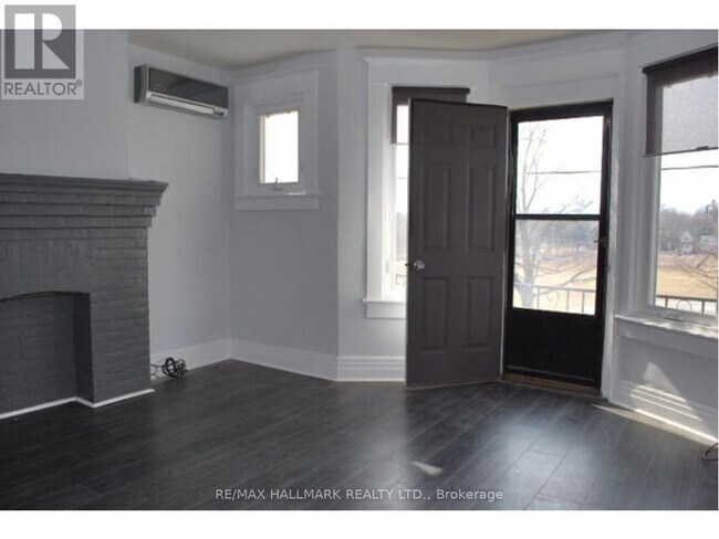 Photo du bâtiment - 155 Greenwood Ave