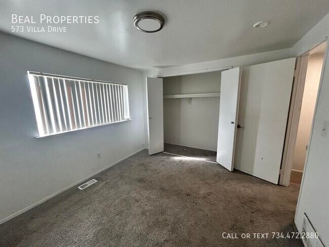 Building Photo - 573 Villa Dr