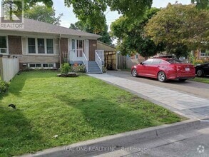 Building Photo - 221 Elka Dr