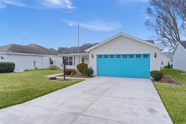 Foto del edificio - 807 Ramos Dr