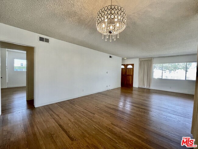 Foto del edificio - 6548 W 80th Pl