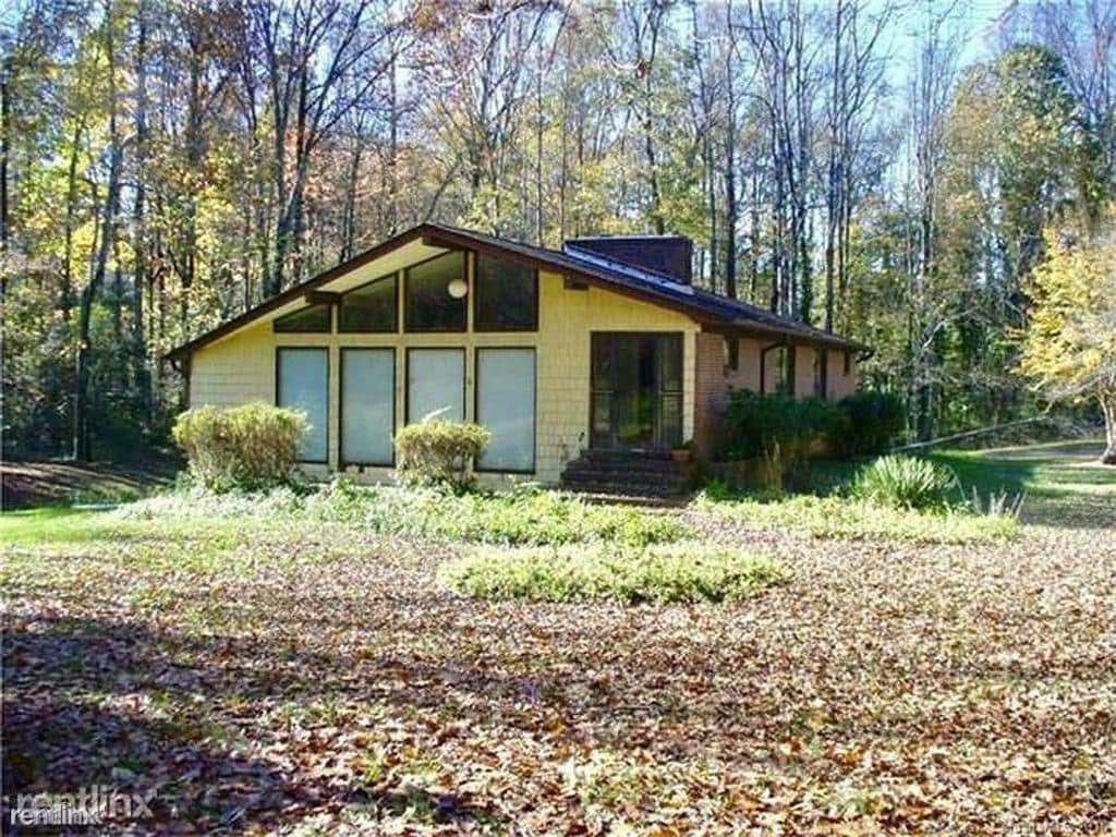3 br, 2 bath House 1111 General Hoke Dr House Rental in Lincolnton