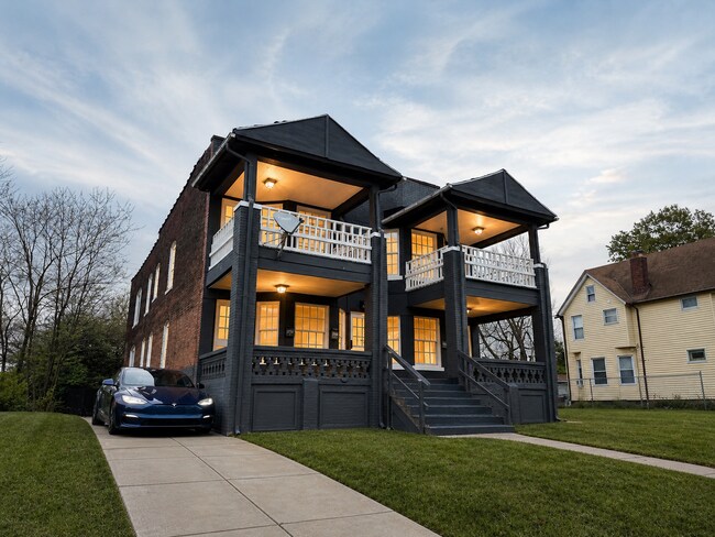 Building Photo - 1827 Lakeview Rd