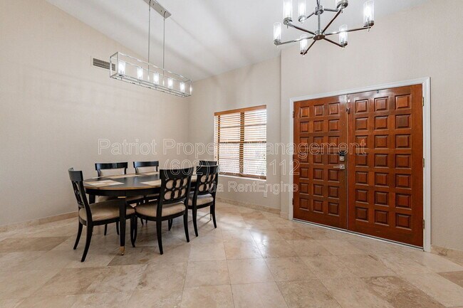 Foto del edificio - 9910 E Sutton Dr
