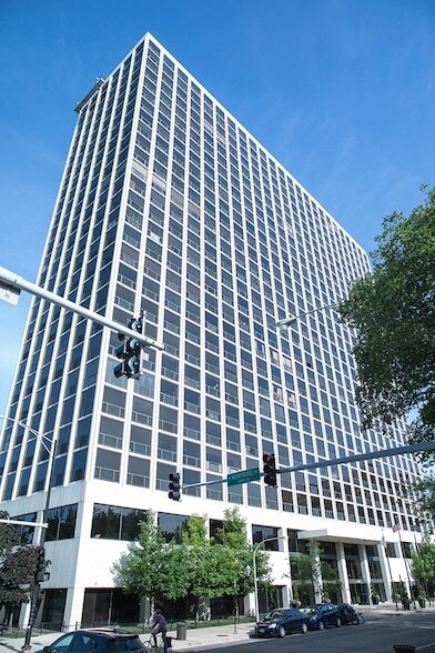 Foto principal - 4343 N Clarendon Ave