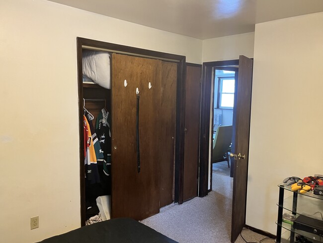 Bedroom closet - 5863 Nicholson St