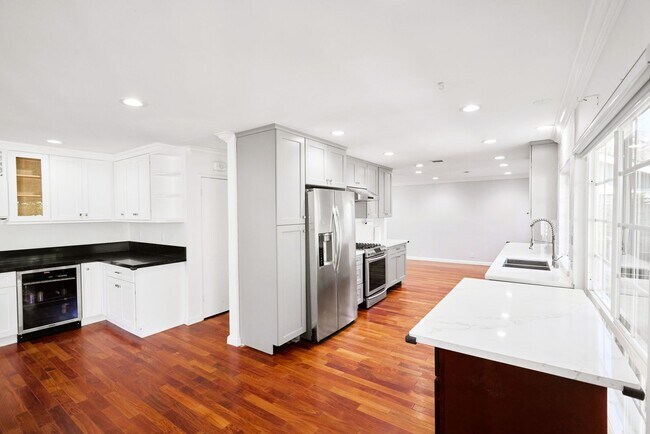 Foto del edificio - Upgraded Single Family Home in Cerritos