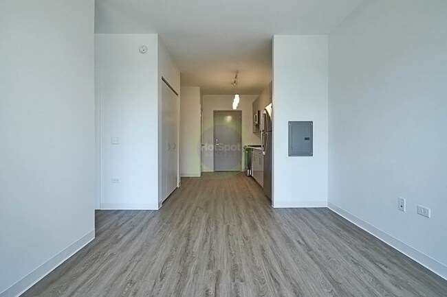 Foto del edificio - 850 W Van Buren St