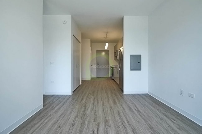 Building Photo - 850 W Van Buren St