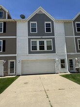 Building Photo - 3142 SW Sharmin Ln