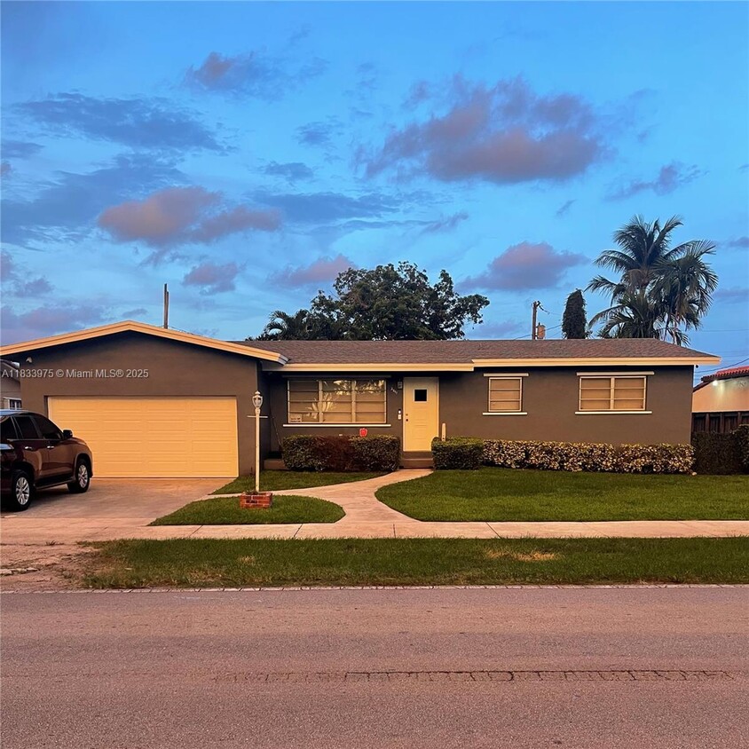 Foto principal - 2811 SW 79th Ave
